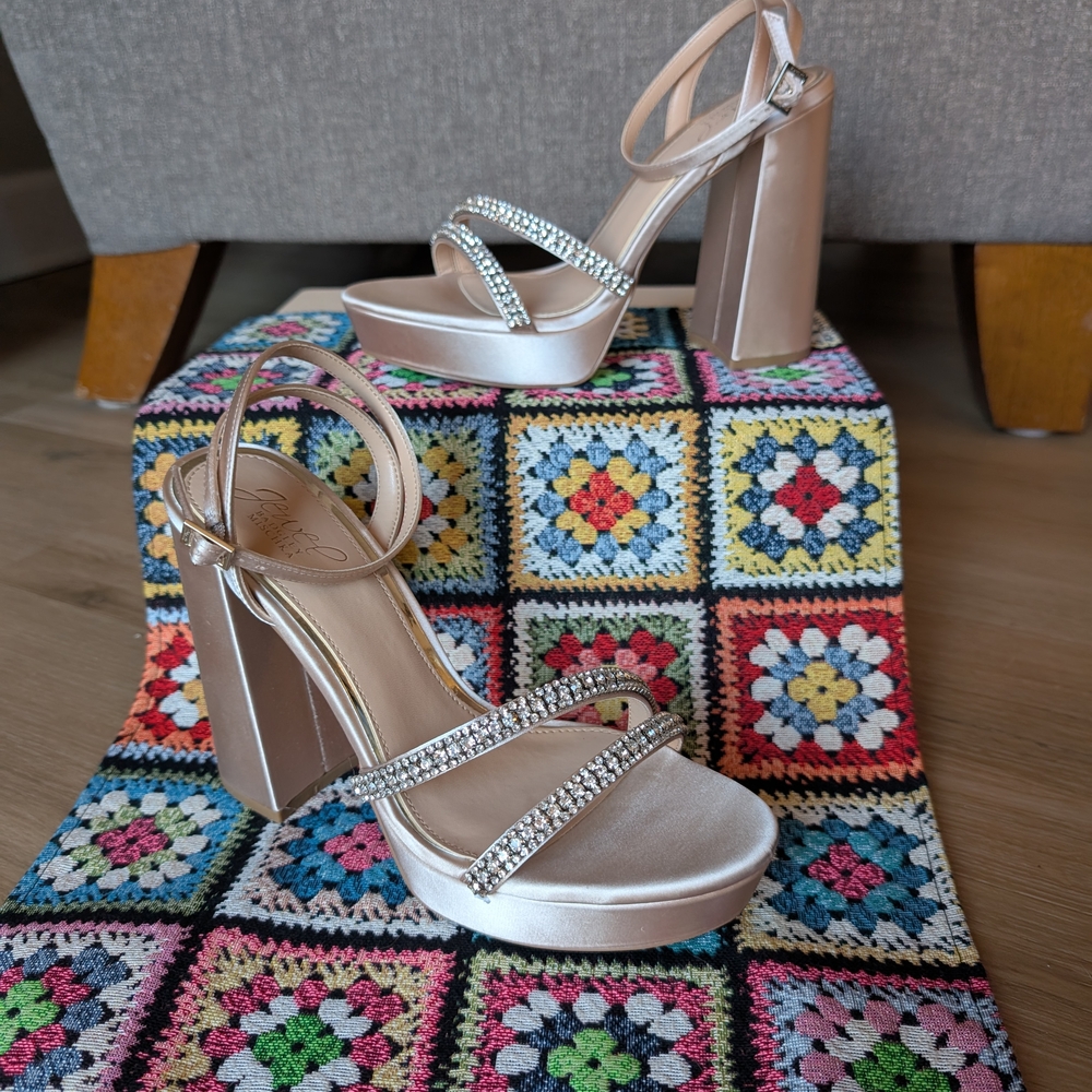 NEW Badgley Mischka "Rochel" Champagne Sequined Platform Heels & Women's 8.5